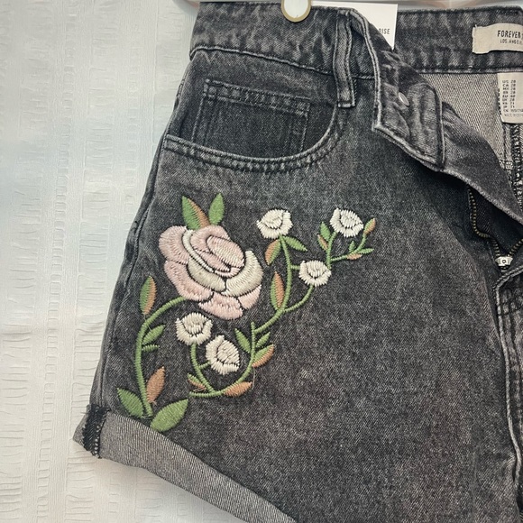 Women's High Rise Shorts - Picture 2 of 6